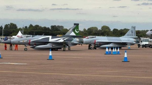 配资平台最新消息一览表 如何看巴枭龙战机抵英参展阵风缺席 胜利者与缺席者的较量